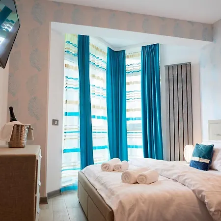 Aquamarin 2bd N Pools