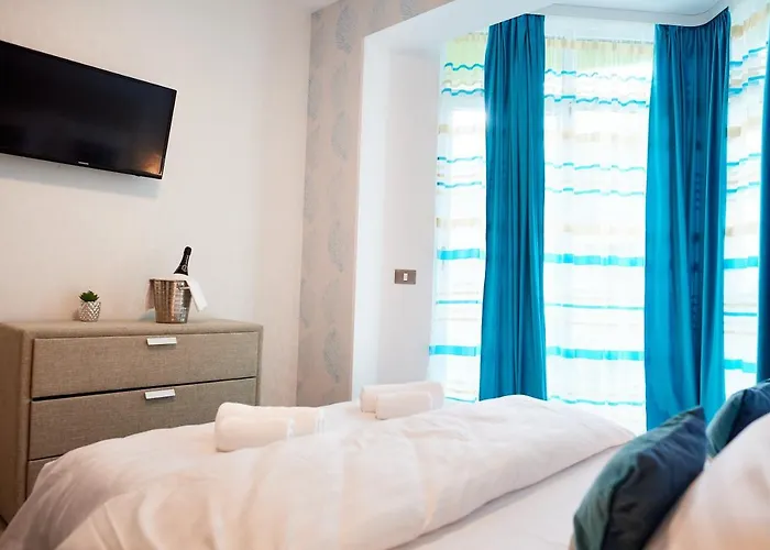 Aquamarin 2bd N Pools