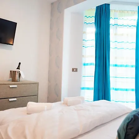 Aquamarin 2bd N Pools