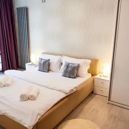Apartment Aquamarin 2bd N Pools Navodari