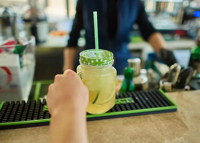 Aquamarin 2bd N Pools *