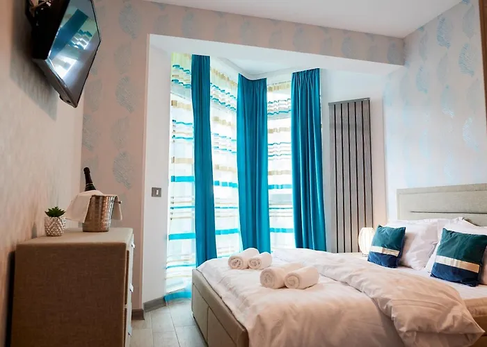 Aquamarin 2bd N Pools