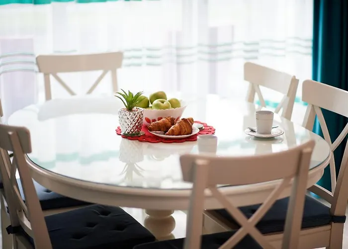 Aquamarin 2bd N Pools 아파트