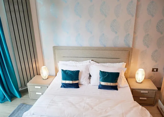 Aquamarin 2bd N Pools 아파트 *