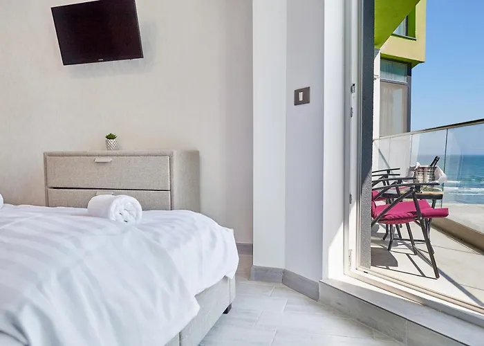 Aquamarin 2bd N Pools 아파트 *